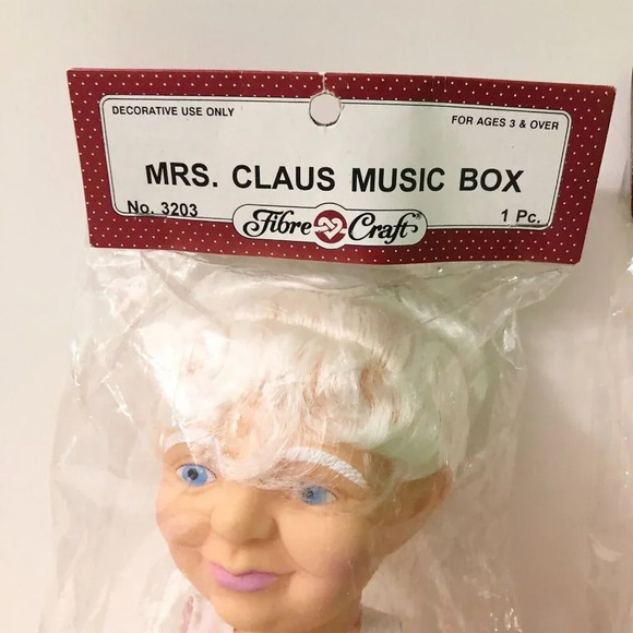 Vintage 1990 Fibre Craft Santa and Mrs Claus Music Box Dolls - Picture 2 of 13